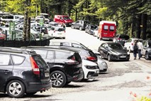 Rekordi povzročili prometni kaos pod Veliko planino