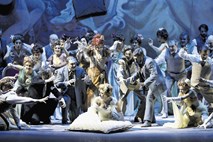 Kritika opere La Traviata: Ujeti ton, redki prebliski