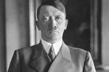 V kleti francoskega senata našli Hitlerjev doprsni kip