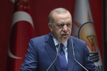 Erdogan grozi Evropi z »odprtjem vrat« za sirske begunce