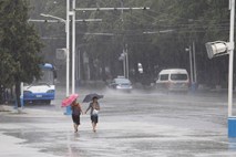 Tajfun Lingling v Južni Koreji terjal smrtno žrtev