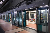 Stavka zaposlenih na podzemni železnici ohromila Pariz