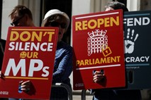 Britansko vrhovno sodišče obravnava pritožbo zaradi prekinitve dela parlamenta