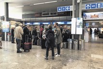 Obupani potniki na letališču Brnik: Prizemljeni smo!