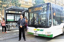 Voznik avtobusa je hkrati tudi kavalir in turistični vodnik
