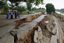 Število žrtev potresa v Pakistanu naraslo na 32