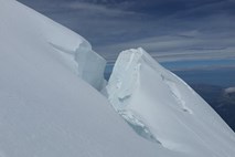 Znanstveniki: Ledenik na Mont Blancu bi se lahko odlomil