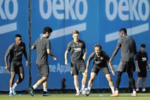 Barcelona trepeta pred obrambo Interja s Handanovićem