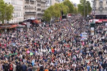V Parizu množični protesti proti novi zakonodaji o umetni oploditvi