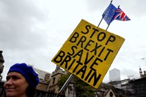 Britanske poslance skrbi oskrba s toaletnim papirjem po brexitu