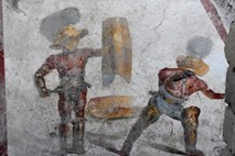 #foto V Pompejih odkrili barvito fresko gladiatorjev