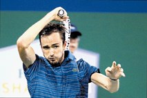 Mlada generacija opozorila Đokovića in Federerja v Šanghaju
