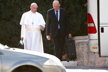 Zaradi uhajanja zaupnih podatkov odstopil vodja vatikanske žandarmerije