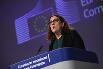 EU: Proti ameriškim carinam se bomo borili do konca