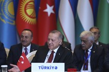 Na severu Sirije v boju proti Turčiji skupaj stopile sirske in kurdske sile