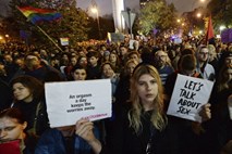 Na Poljskem množični protesti proti zakonu, ki bi kaznoval spolno vzgojo