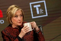 Clintonova demokratsko predsedniško kandidatko Tusli Gabbard označila za rusko favoritko