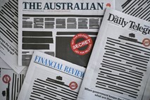 Avstralski časopisi s potemnjenimi naslovnicami proti novinarskim omejitvam