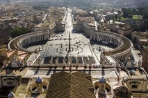 Vatikan zanika skorajšnji bankrot
