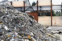 S pogorišča podružnice družbe Ekosistemi v Zalogu odstranili dobro tretjino odpadkov