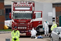 Umorjenih 39 ljudi v prikolici tovornjaka domnevno iz Kitajske
