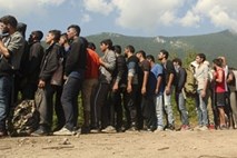 Turčija naj bi prisilno vračala begunce v Sirijo