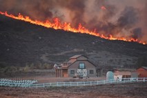 V Kaliforniji zaradi požarov novi izklopi elektrike
