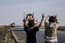 V Siriji v napadu kurdskih sil ubit turški vojak