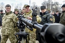 Sprti strani na vzhodu Ukrajine umikata sile s ključne fronte