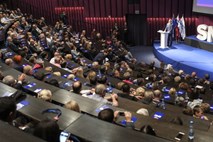 Klampferjeva in Zorčič ostajata podpredsednika SMC, stranka marca na programski kongres