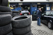 Policija voznike poziva k čimprejšnji menjavi pnevmatik