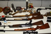Ljutomerski policisti pri domačinu odkrili zalogo orožja