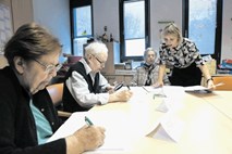 Srečanja za starejše namenjena pisanju z roko