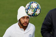 Neymar za udarec navijača prejel zgolj opozorilo
