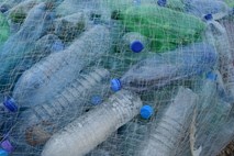 Slovenija pri predelavi plastične embalaže nad povprečjem EU