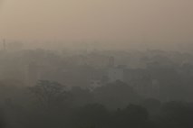 Zrak v New Delhiju se je malenkost izboljšal