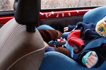 V Italiji v avtomobilu obvezna naprava proti pozabi otroka