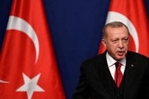 Erdogan znova grozi Evropi z "odprtjem vrat" sirskim beguncem