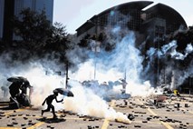 Stopnjevanje nasilja v Hongkongu utegne izzvati Peking