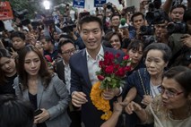 Vodji tajske opozicije odvzeli poslanski mandat