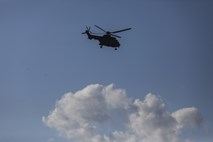 Na vojaškem helikopterju prekupčevalec z orožjem
