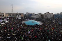 V Teheranu več tisoč ljudi na shodu proti izgredom na protestih