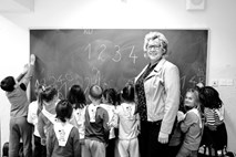 Maja Ahačič, nagrajena učiteljica s podružnične šole Podljubelj: Krajani nas vabijo na domačije, vsa vas je naša učilnica