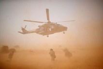 V trčenju helikopterjev v Maliju umrlo 13 francoskih vojakov