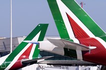 Italijanska vlada pa propadlem poskusu prodaje išče rešitve za Alitalio
