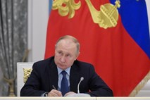 Rusija si krepi položaj s trojčkom plinovodov, prvi do Kitajske je že odprt