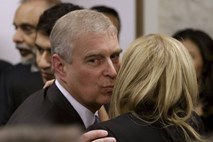 Princ priča »masažam« v Epsteinovih  domovih