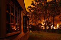 Severno od Sydneyja z združitvijo manjših nastal ogromen požar
