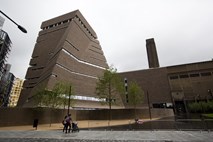 Najstnik priznal krivdo za poskus umora dečka v galeriji Tate Modern
