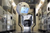 #video Na Mednarodno vesoljsko postajo bo poletel robot z zametki čustvene inteligence